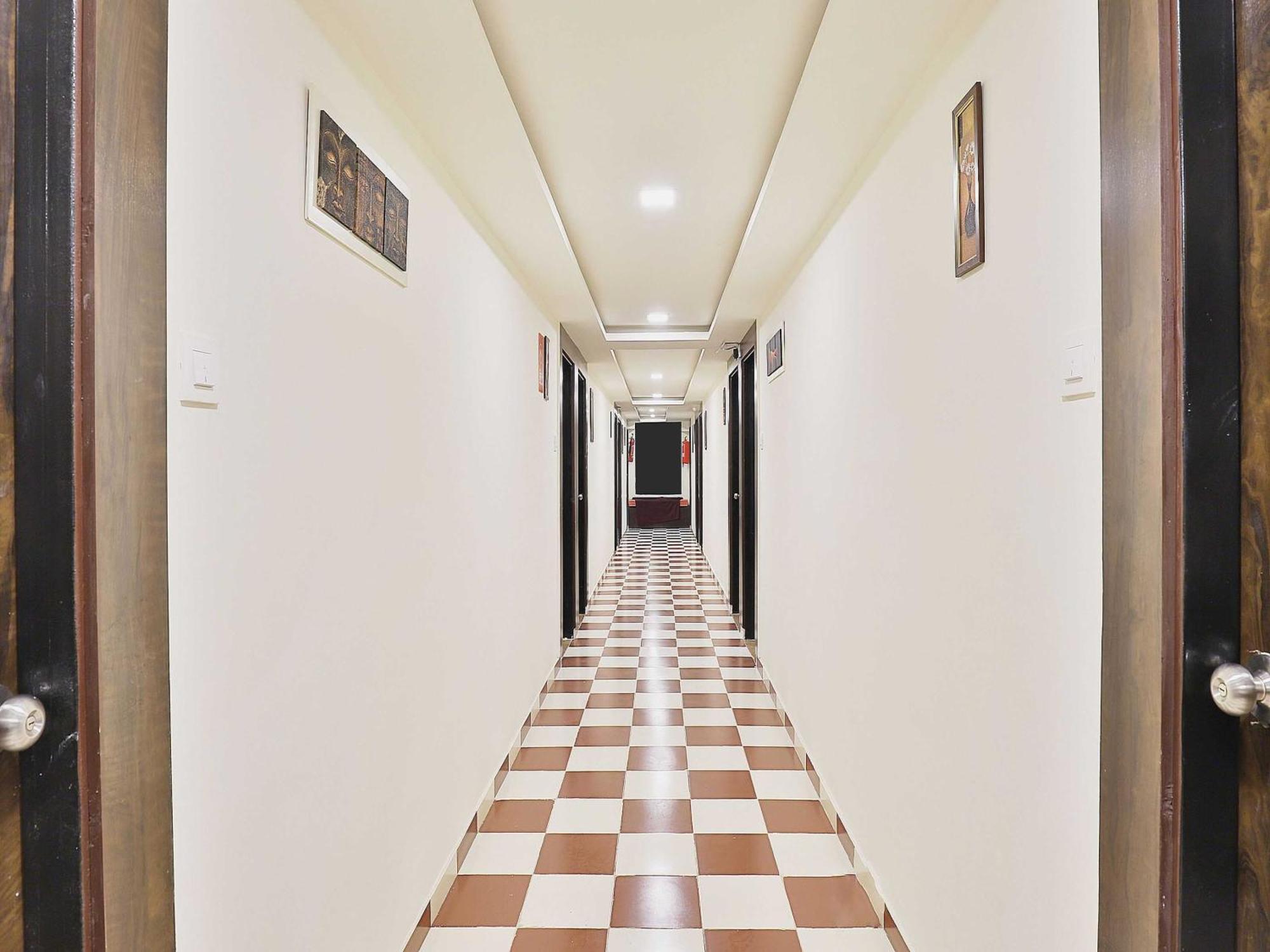 Hotel O Kajri Koba Extérieur photo