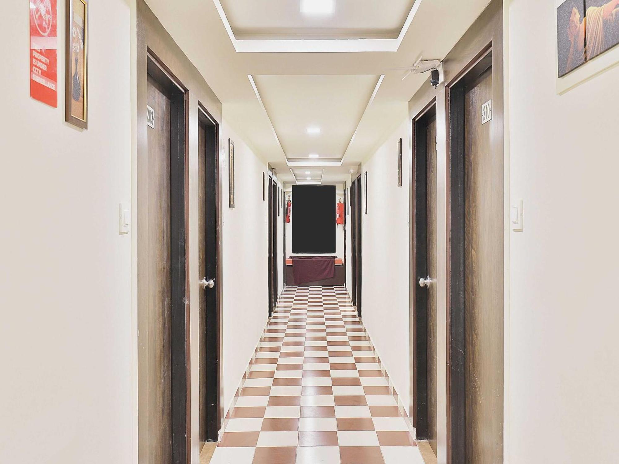 Hotel O Kajri Koba Extérieur photo